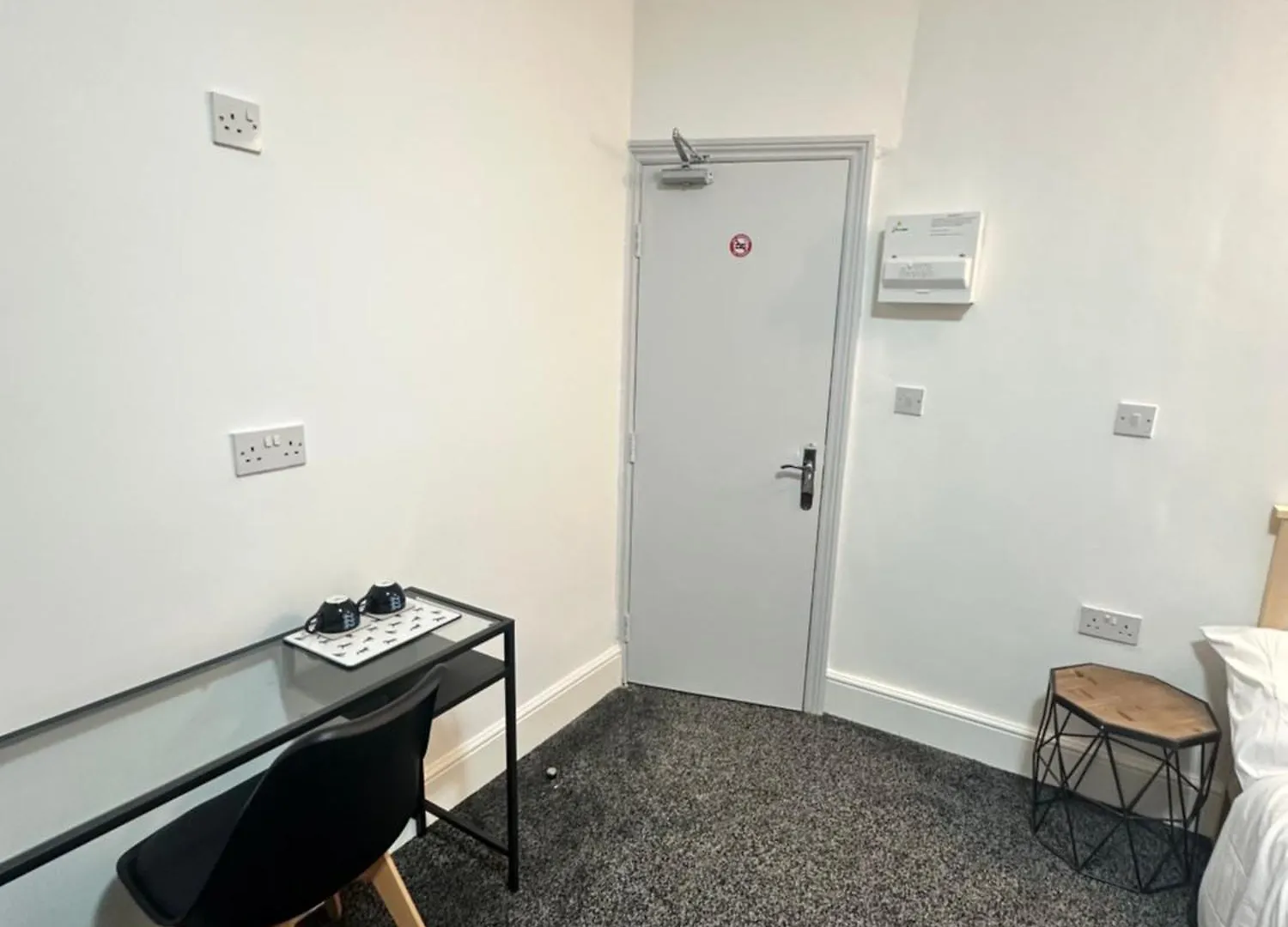 Room 4 Ng3 2Az Nottingham 0*,  United Kingdom